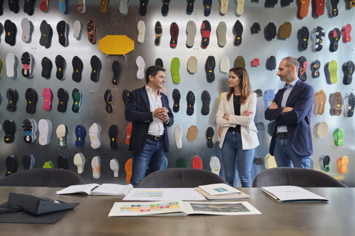 Soles for the right step: Paolo Manuzzi (left), Martina Erba and Matteo Pedaso in dialogue