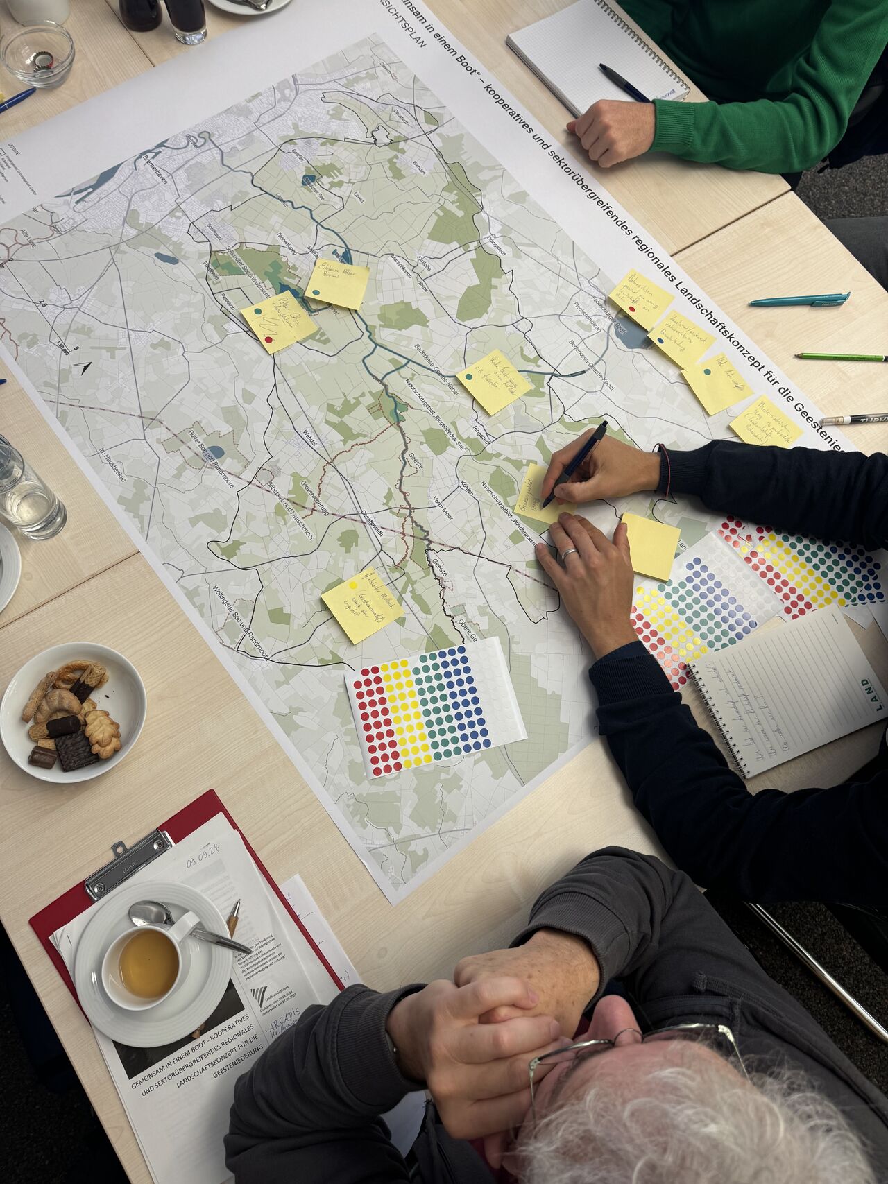 A table with post-its on a map for a planning workshop