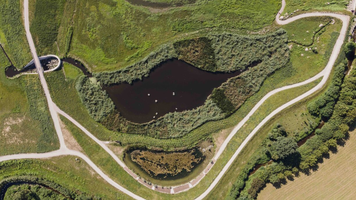 Aerial image of Lura Park with lake and paths